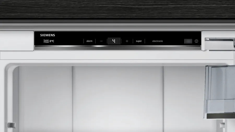 iQ700 built-in fridge 177.2 x 55.8 cm soft close flat hinge