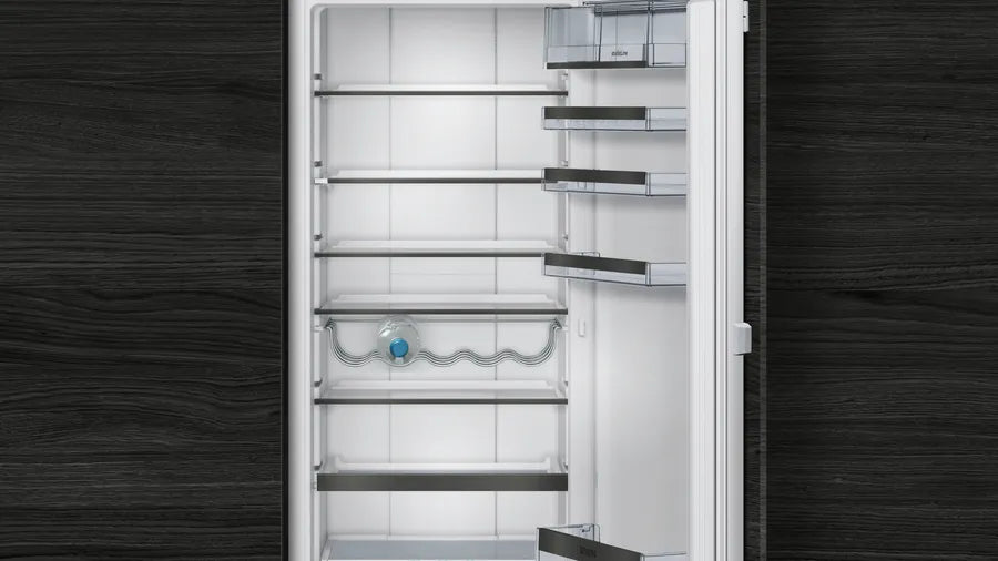iQ700 built-in fridge 177.2 x 55.8 cm soft close flat hinge